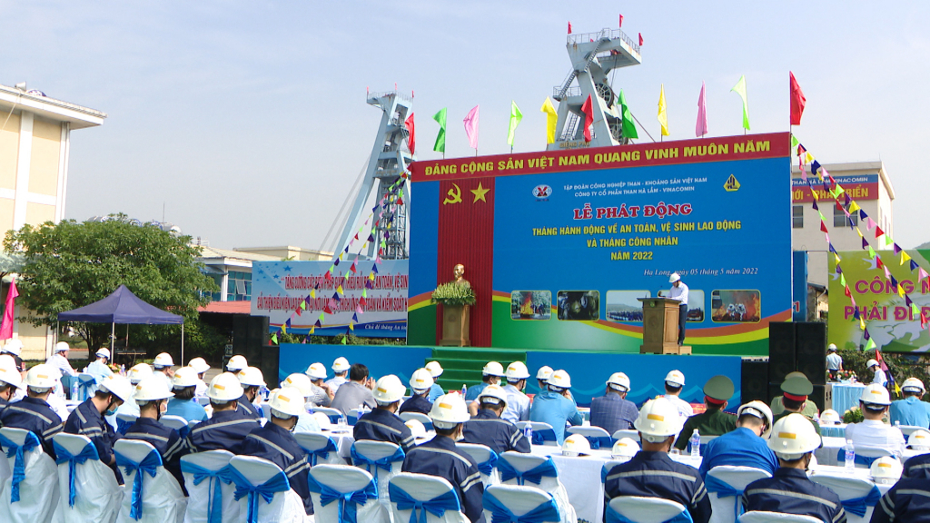 Lễ phát động Tháng ATVSLĐ - Tháng công nhân năm 2022 được Tập đoàn Công nghiệp Than- Khoáng sản Việt Nam tổ chức  tại Công ty CP Than Hà Lầm vào ngày 5/5/2022. Ảnh: Quốc Thắng