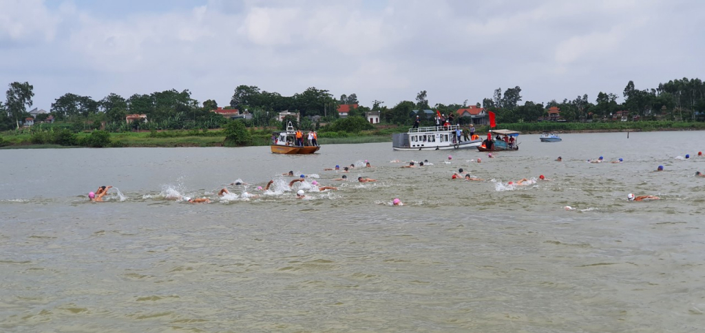 Hội bơi truyền thống vượt sông Bạch Đằng là giải thể thao lâu đời trên địa bàn tỉnh. 