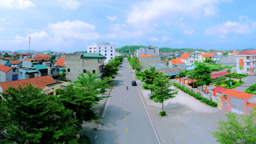 Tuyến phố Sư Tuệ, phường Đông Triều, một trong những tuyến phố đẹp nhất của Đông Triều hiện nay.