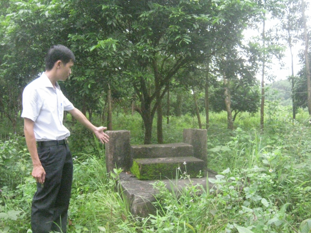 Chứng tích bệ máy chém ở Khe Tù, Tiên Yên, nơi nhiều chiến sĩ cách mạng đã hy sinh.