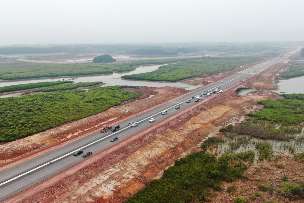 Van Don - Mong Cai highway