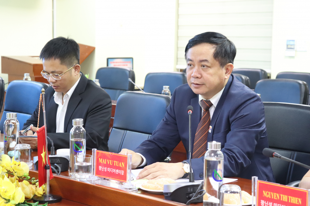 Đồng chí Mai Vũ Tuấn, Chủ tịch Hội Nhà báo Quảng Ninh, Giám đốc Trung tâm Truyền thông tỉnh phát biểu tại buổi làm việc.
