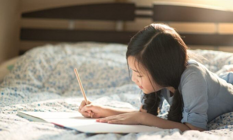 Dậy thì sớm ảnh hưởng tiêu cực đến bé gái thế nào?