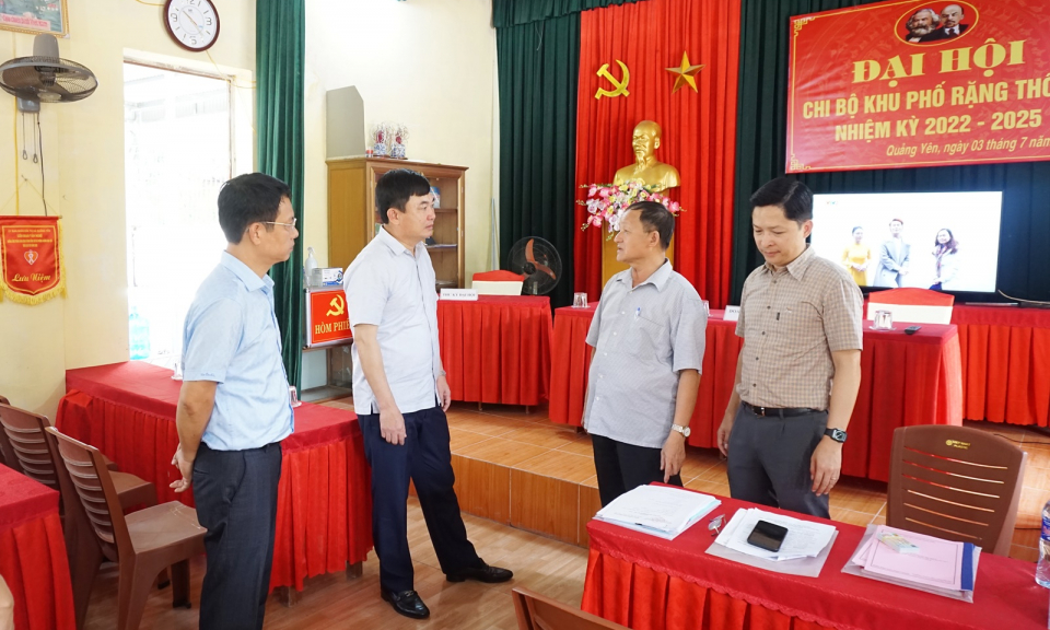 Phó Bí thư Thường trực Tỉnh ủy kiểm tra công tác chuẩn bị đại hội chi bộ trực thuộc Đảng bộ cơ sở tại TX Quảng Yên