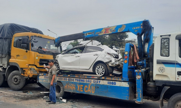 4 người bị thương nặng sau tai nạn liên hoàn trên Quốc lộ 1A