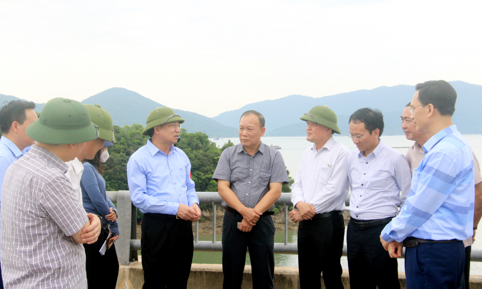Bí thư Tỉnh ủy Nguyễn Xuân Ký kiểm tra công tác xây dựng NTM tại huyện Vân Đồn