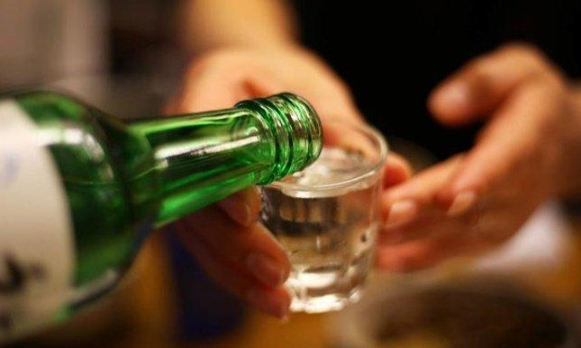 Đau đầu vì say rượu bia, tuyệt đối không được làm điều này
