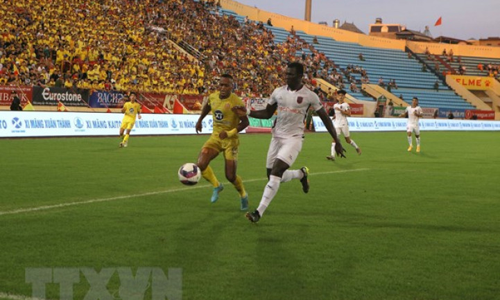 Vòng 5 V-League: Hà Nội FC bại trận, Bình Dương lên vị trí thứ 2