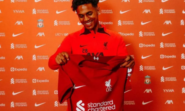 Liverpool chính thức trao số áo cho tân binh