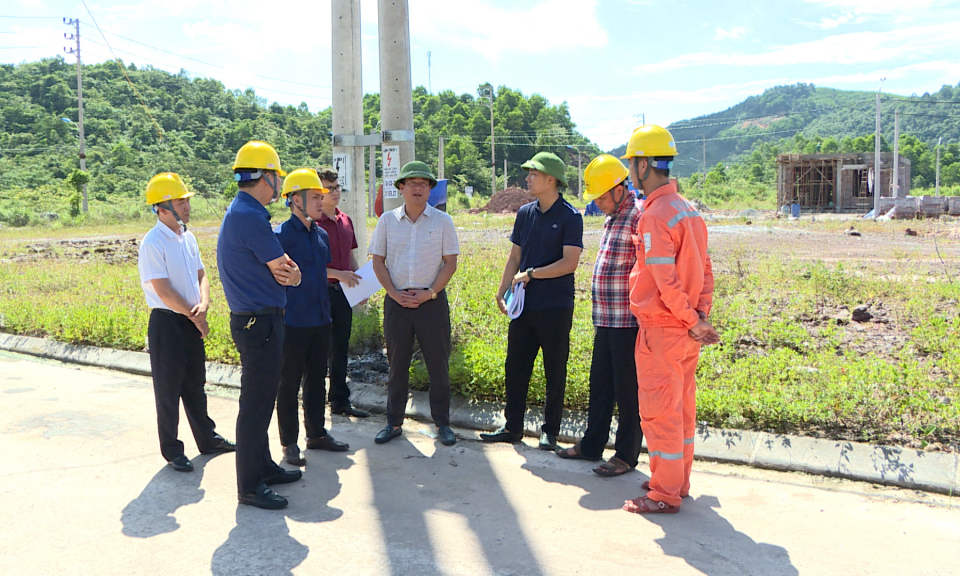 Tháo gỡ khó khăn về điện sinh hoạt cho người dân khu tái định cư xã Đoàn Kết, huyện Vân Đồn
