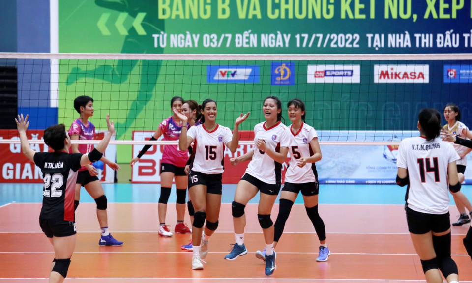 Bóng chuyền nữ Than Quảng Ninh thắng 3-0 ngày ra quân