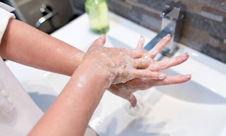 Nên cho trẻ ăn gì khi bị tay chân miệng và những lưu ý về chế độ dinh dưỡng