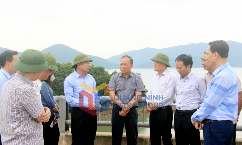 Bí thư Tỉnh ủy Nguyễn Xuân Ký kiểm tra công tác xây dựng NTM tại huyện Vân Đồn, tháng 7-2022