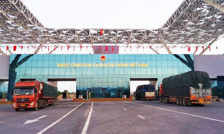 Hoạt động xuất nhập khẩu dần khởi sắc trở lại
