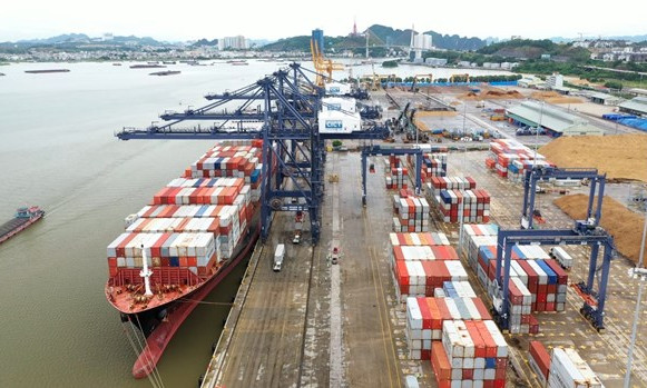 Xuất khẩu 6 tháng khởi sắc, cả nước xuất siêu hơn 700 triệu USD