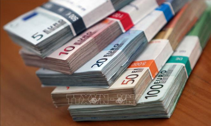 Đồng euro rơi xuống mức thấp nhất trong 20 năm