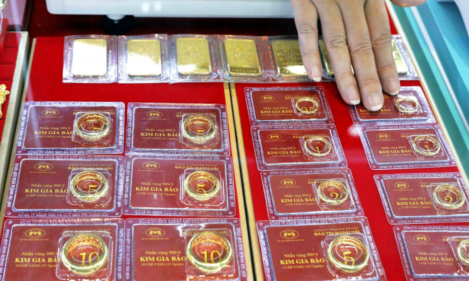 Giá vàng sáng 6/7 giảm 250.000 đồng/lượng