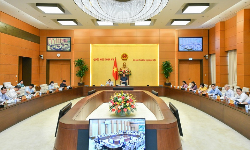 Thông qua Nghị quyết giảm kịch khung thuế bảo vệ môi trường đối với xăng, dầu, mỡ nhờn