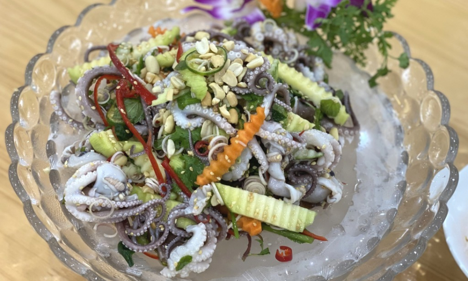 Ruốc lạnh chua cay