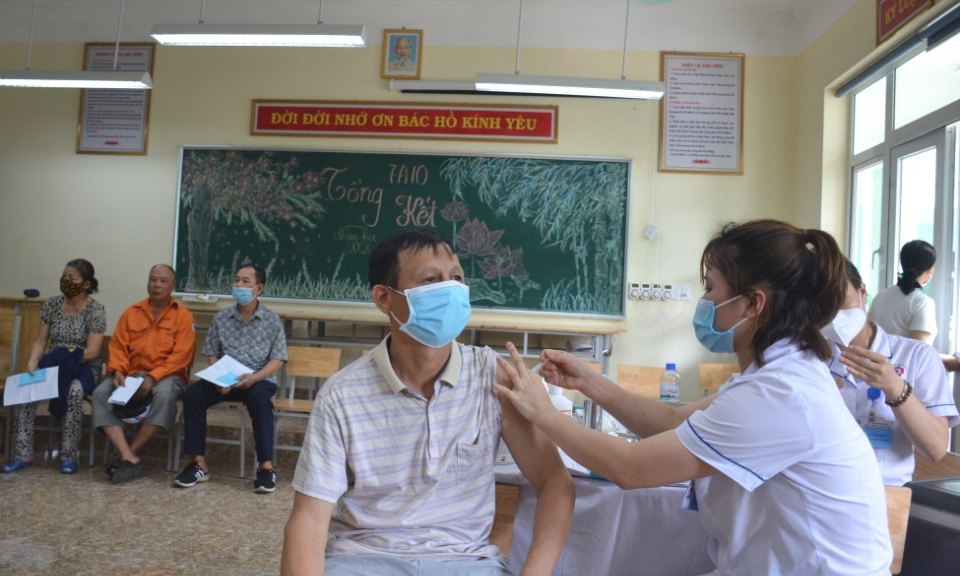 "Tiêm vắc-xin phòng Covid-19 đúng lịch, đủ liều để bảo vệ bản thân trước các biến thể của Omicron"