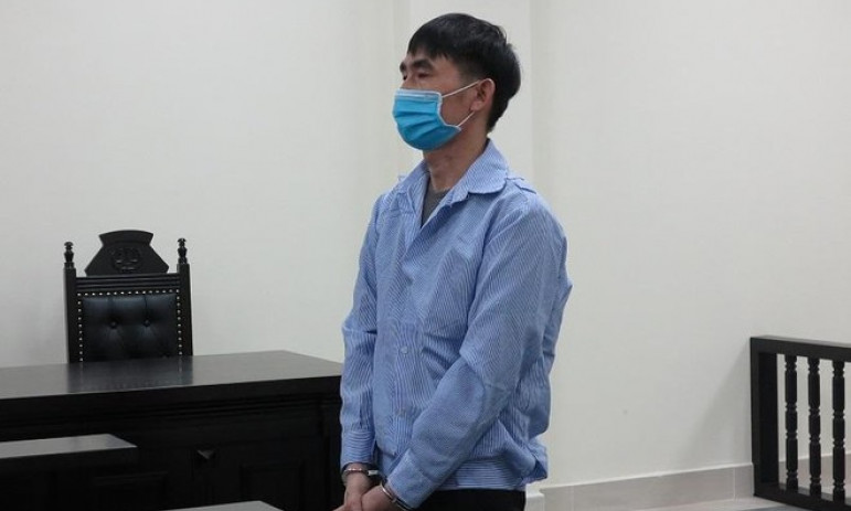 Thiếu nữ nghẹn ngào xin tòa xử nhẹ tội trong vụ án bố sát hại mẹ