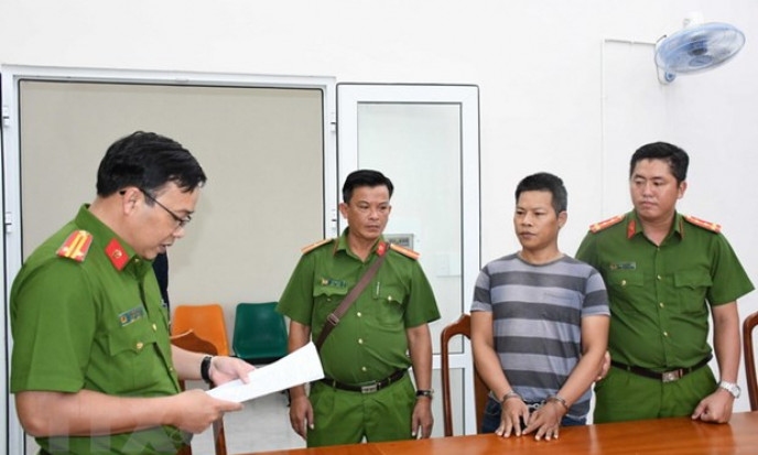 Bắt tạm giam bị can gây rối trật tự nơi công cộng