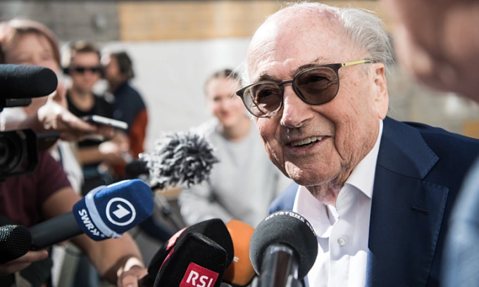 Blatter và Platini được tuyên trắng án