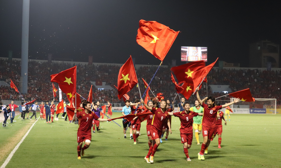 Tự hào dưới lá cờ Tổ quốc