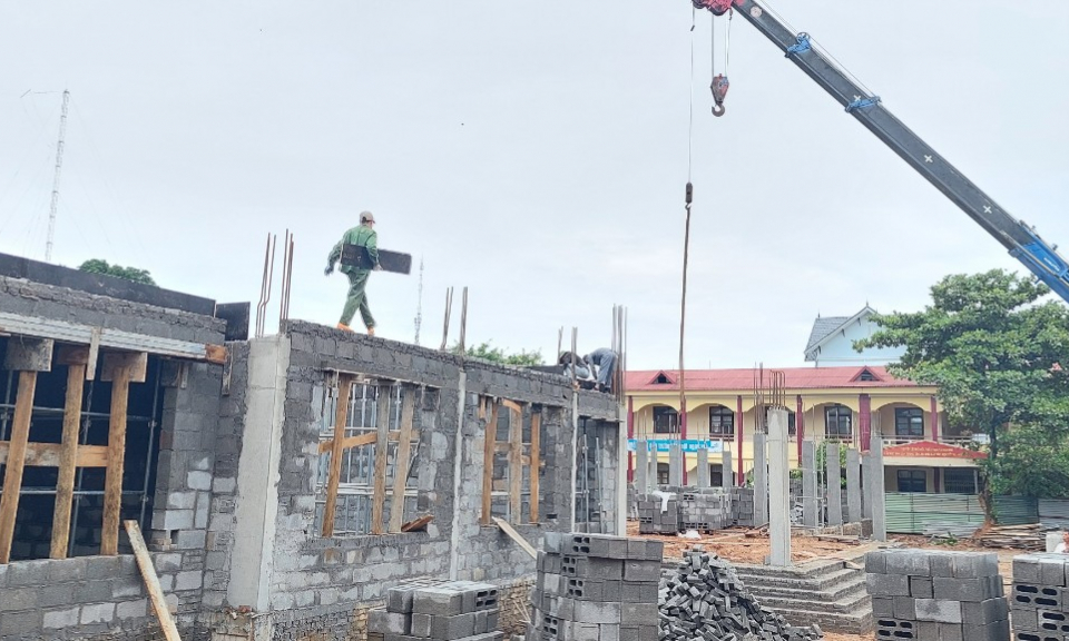Đẩy nhanh tiến độ xây dựng cơ bản