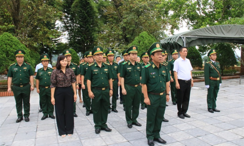 Đoàn công tác Bộ Tư lệnh BĐBP dâng hương tưởng niệm các anh hùng, liệt sĩ Pò Hèn