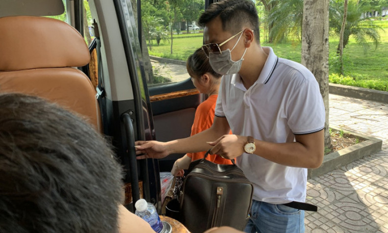 Limousine hoạt động bát nháo: Sẽ có phần mềm quản lý xe hợp đồng toàn quốc
