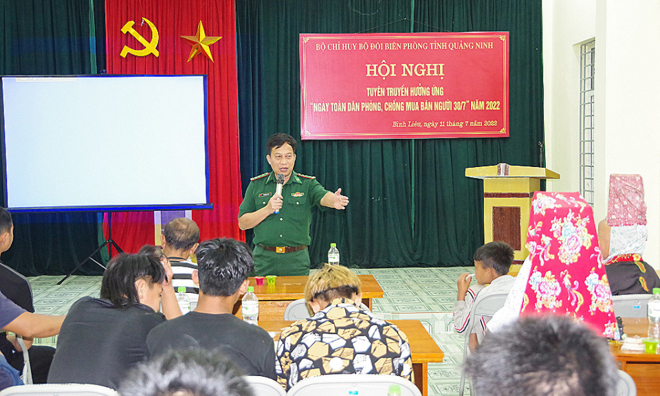Tuyên truyền Luật phòng, chống mua bán người và Luật Biên phòng Việt Nam cho người dân biên giới