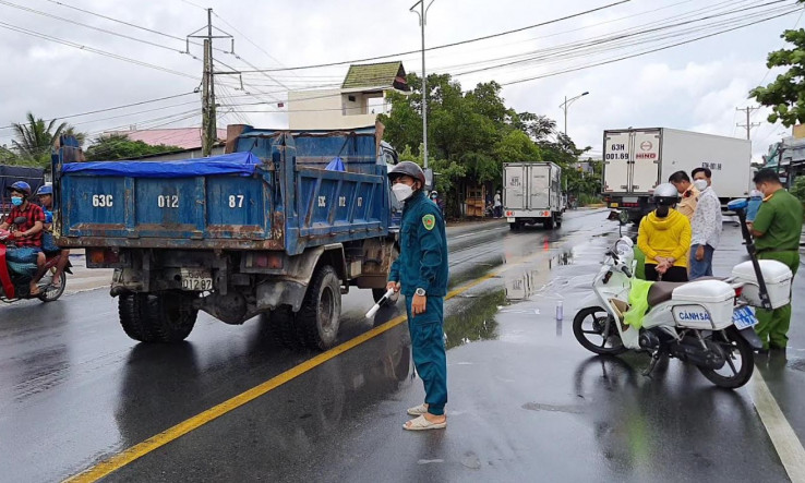 Xe máy lấn đường tông trực diện vào xe tải, người đàn ông tử vong tại chỗ