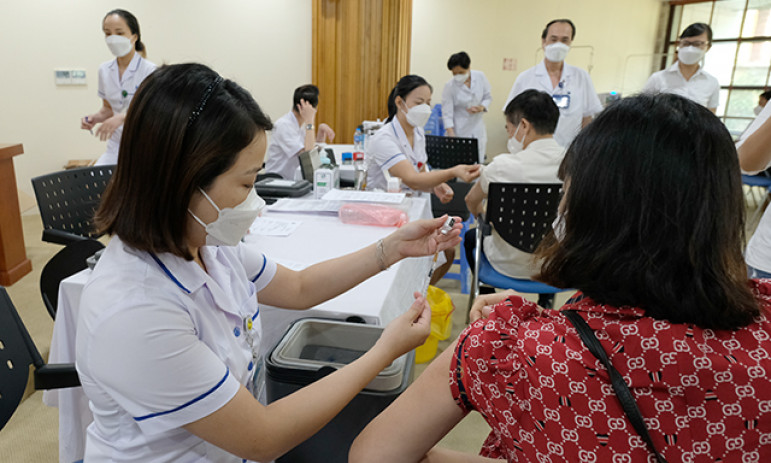 Ca COVID-19 tăng, biến thể phụ nào của Omicron đang chiếm ưu thế trong cộng đồng ở nước ta?