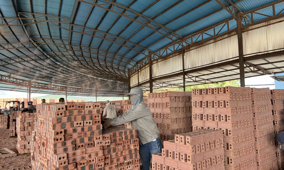 Tiếp sức cho người lao động mùa nắng nóng