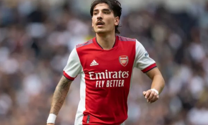 Arsenal ra giá bán Bellerin