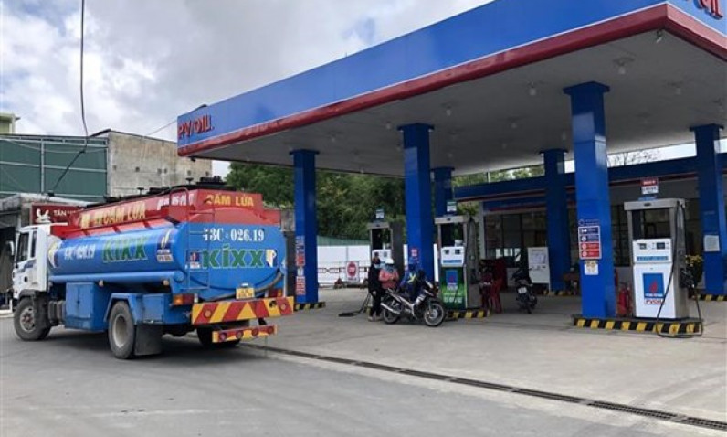 Bộ Tài chính đề xuất điều chỉnh thuế nhập khẩu xăng xuống 10%
