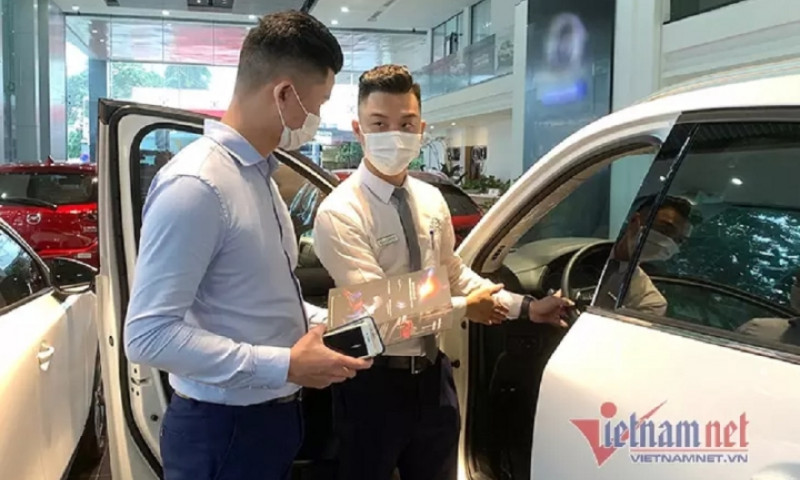 Thị trường ô tô giảm nhiệt, chiêu trò bán "bia kèm lạc" khó sống lâu