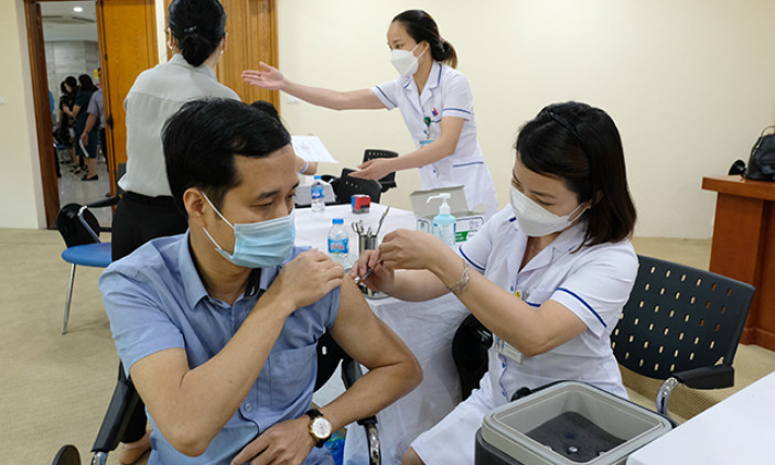 Biến thể phụ BA.4, BA.5 xâm nhập, Bộ Y tế tiếp tục công bố hàng chục tỉnh tiêm vaccine COVID-19 chậm