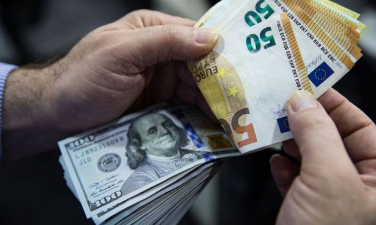 Người dân tăng mua euro khi giá giảm