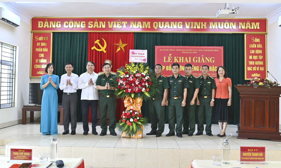 Bộ đội Biên phòng tỉnh khai giảng lớp bồi dưỡng tiếng Anh bậc 2