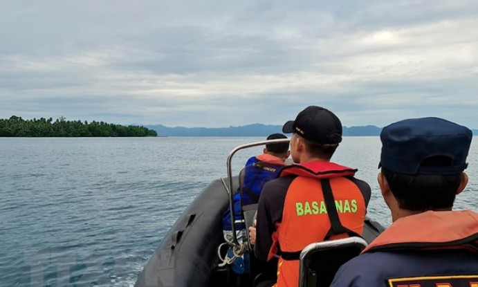 13 người đang mất tích trong vụ chìm tàu ngoài khơi Indonesia