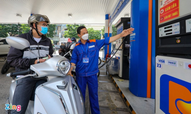 Giá xăng ngày mai có thể về mốc 25.000 đồng/lít