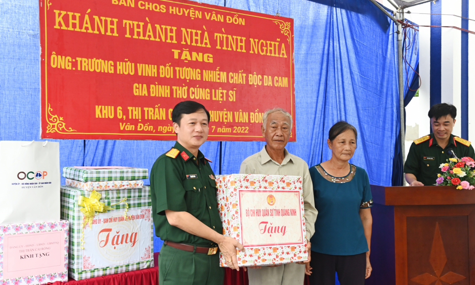 Ban CHQS huyện Vân Đồn khánh thành và bàn giao nhà tình nghĩa