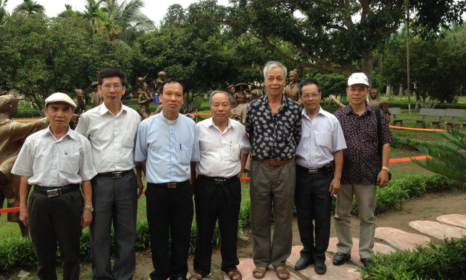 Vũ Thế Hùng - Một người trên cánh đồng chữ nghĩa