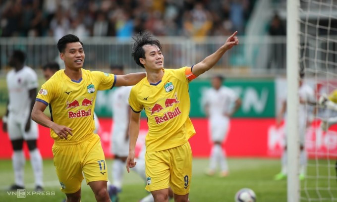 Văn Toàn đưa HAGL lên thứ ba V-League