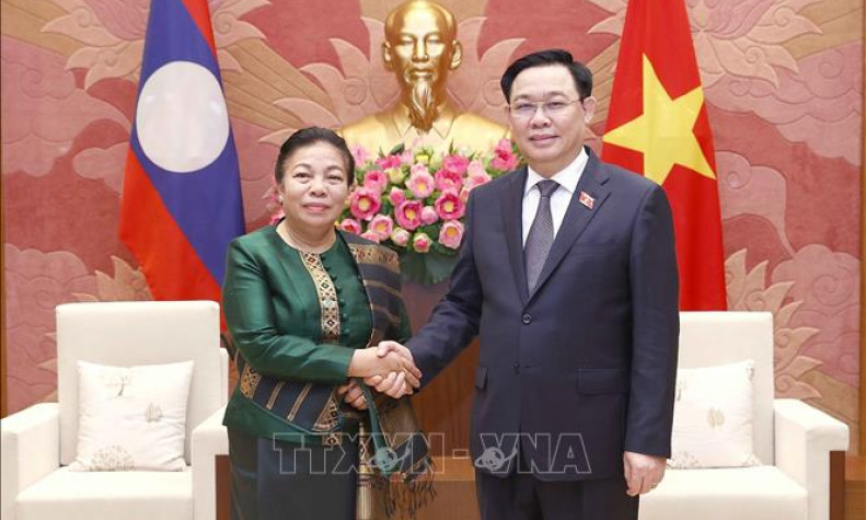 Chủ tịch Quốc hội Vương Đình Huệ tiếp Phó Chủ tịch Quốc hội Lào Sounthone Xayachack