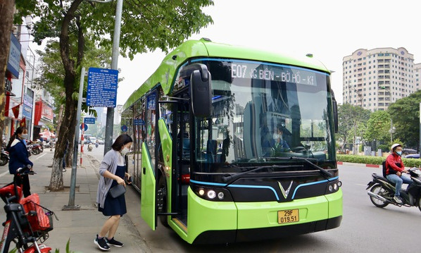 Từ 2025, 100% xe buýt thay thế, đầu tư mới sử dụng điện, năng lượng xanh