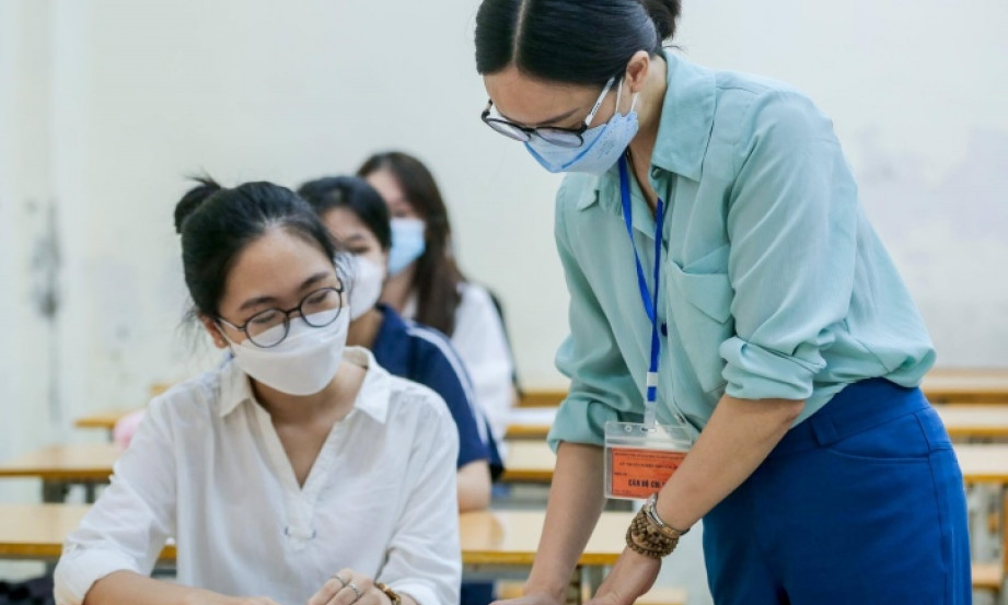Vì sao điểm chuẩn xét học bạ tăng đột biến?
