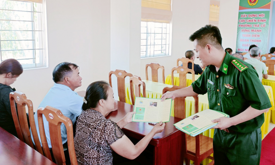 Tuyên truyền Luật Biên phòng cho cán bộ và nhân dân phường Trà Cổ